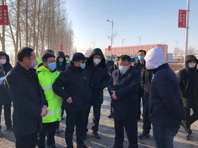 3 督导组在开安镇实地督导公路路网保通保畅和运输服务保障情况