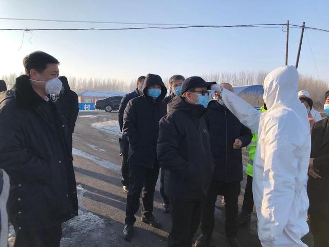 4 督导组在华家镇实地督导公路路网保通保畅和运输服务保障情况